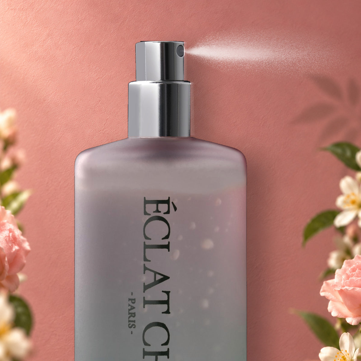 Ultimate Aura Elixir Mist püskürtülürken